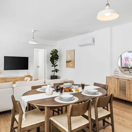 The Sanctuary - Private Rooftop Pool Penthouse By Nomads * Paphos