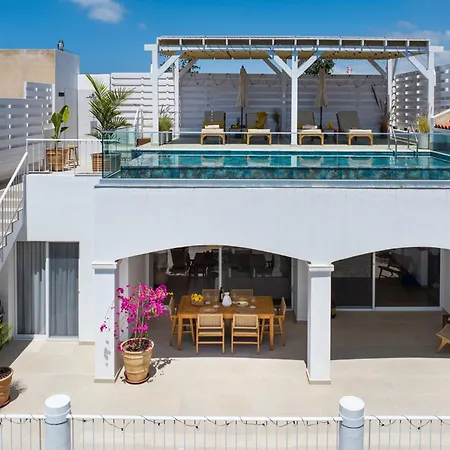 The Sanctuary - Private Rooftop Pool Penthouse By Nomads Apartment Paphos