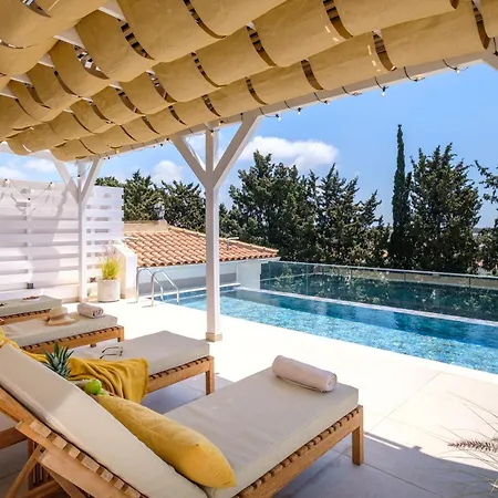 The Sanctuary - Private Rooftop Pool Penthouse By Nomads * Paphos