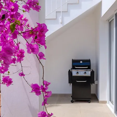 Apartman The Sanctuary - Private Rooftop Pool Penthouse By Nomads Paphos